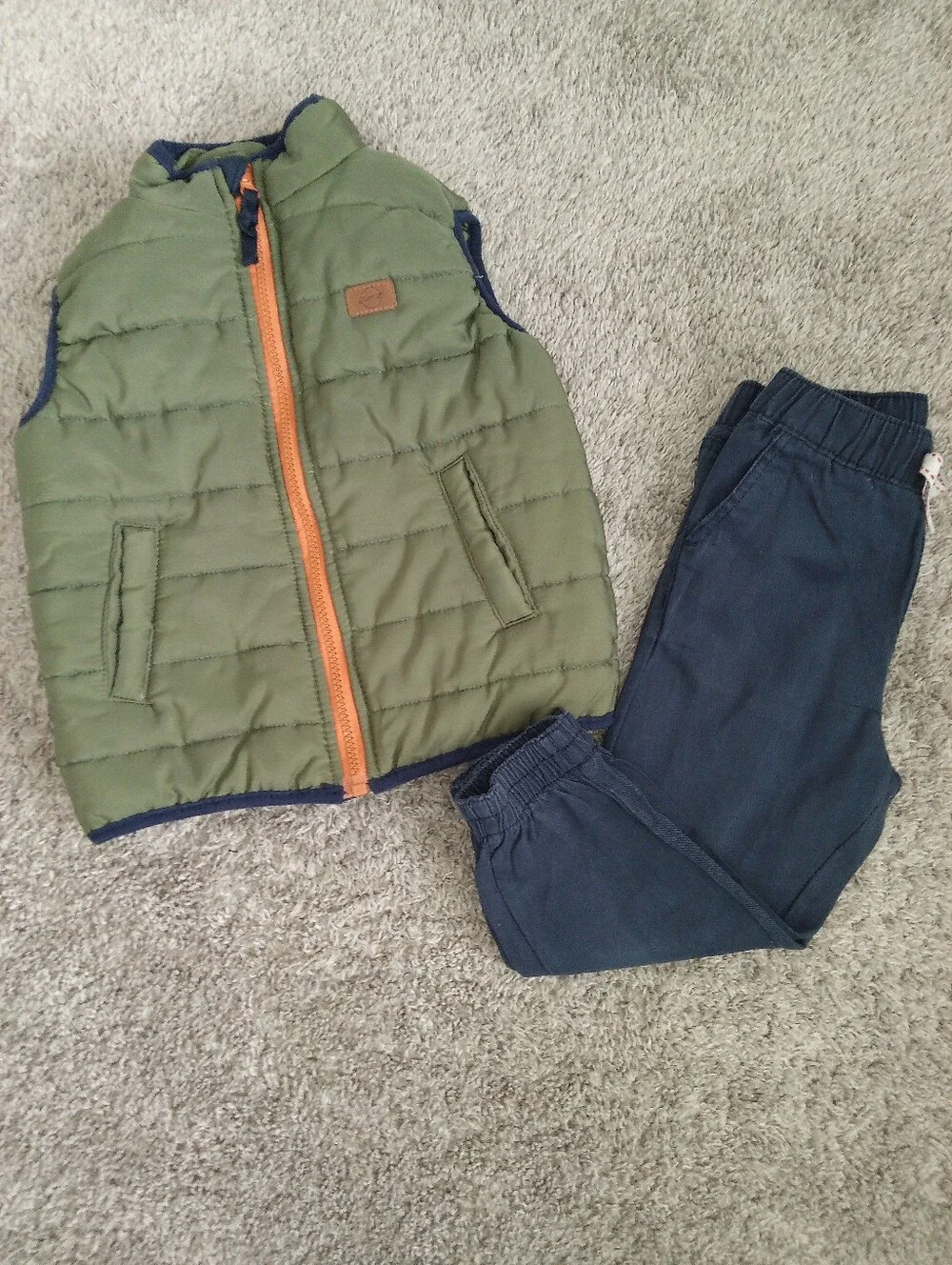 Toddler Boys Vintage Olive Puffer Vest and Navy Jogger Pants Set Size 3T